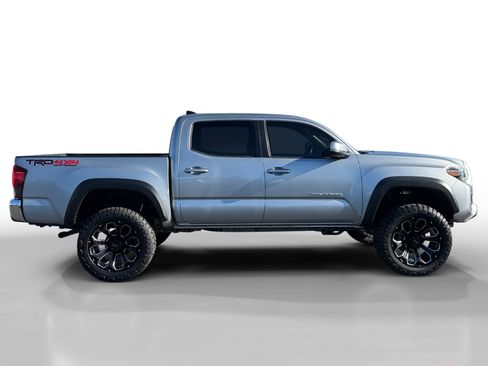 Used 2018 Toyota Tacoma TRD Off-Road image 6