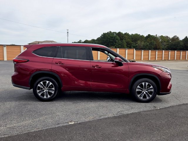 Used 2020 Toyota Highlander XLE FWD image 16