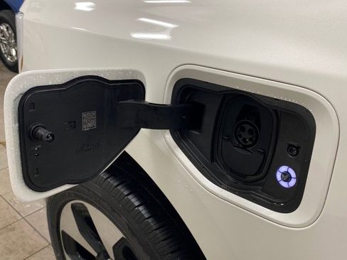 New 2023 Ford F150 Lightning Platinum image 21