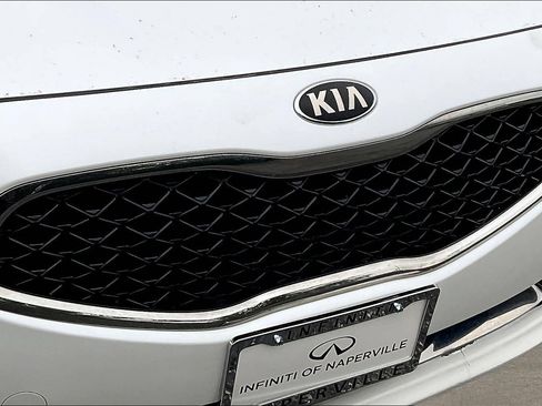Used 2015 Kia Cadenza Premium w/ Luxury Package FWD image 32