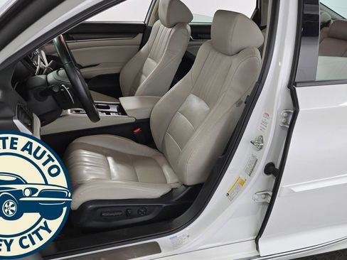 Used 2018 Honda Accord Touring image 32