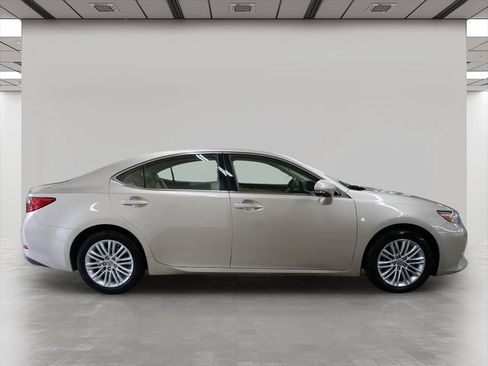 Used 2014 Lexus ES 350 w/ Luxury Package FWD image 6