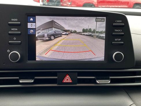 Used 2024 Hyundai Elantra SE FWD image 18