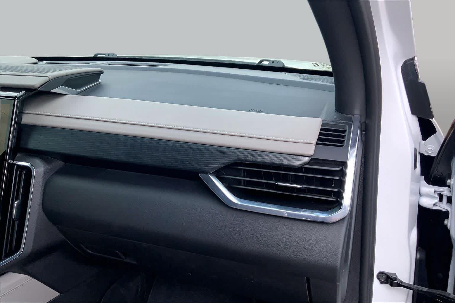 Used 2026 GMC Acadia Elevation w/ Elevation Premium Package AWD/4WD image 19