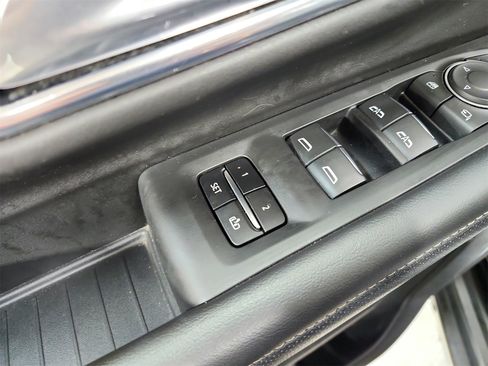 Used 2023 Chevrolet Suburban Premier image 21