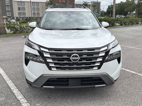 Used 2024 Nissan Rogue SL FWD image 9