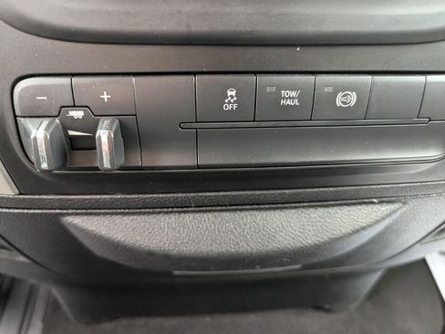 Used 2018 RAM 2500 SLT image 19