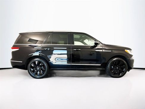 Used 2023 Lincoln Navigator Reserve AWD/4WD image 17
