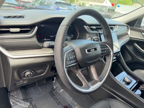 Used 2023 Jeep Grand Cherokee L Limited AWD/4WD image 17