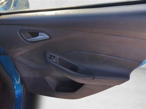 Used 2016 Ford Focus SE FWD image 24