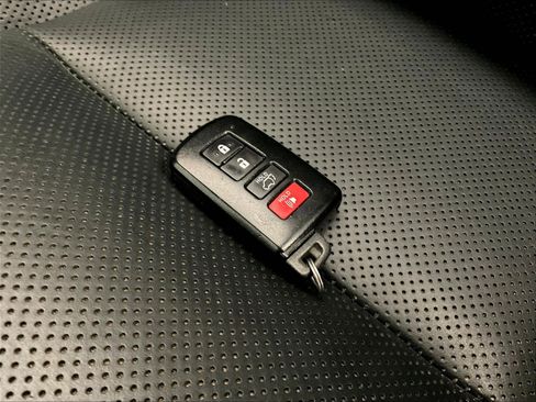 Used 2016 Toyota Highlander Limited AWD/4WD image 36