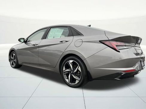 Certified 2022 Hyundai Elantra Limited image 3
