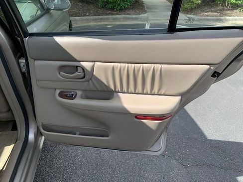 Used 2003 Buick Century Custom image 11