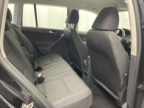 Used 2014 Volkswagen Tiguan S image 29