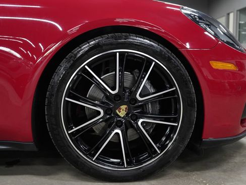 Used 2020 Porsche Panamera RWD image 35
