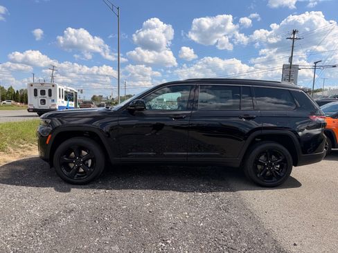 New 2026 Jeep Grand Cherokee L Limited AWD/4WD image 3