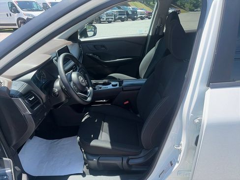 Used 2023 Nissan Rogue S AWD/4WD image 10