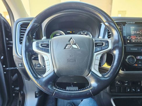 Used 2018 Mitsubishi Outlander SEL image 16