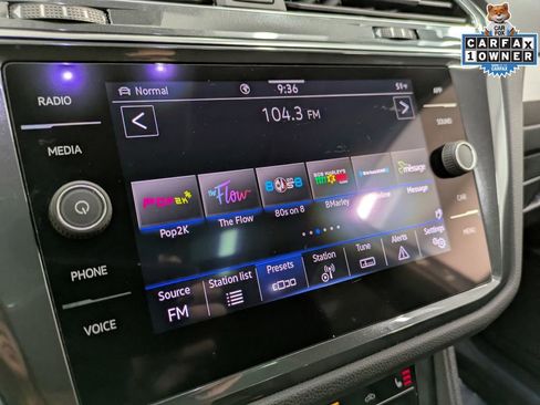 Used 2022 Volkswagen Tiguan SE w/ Panoramic Sunroof Package image 13
