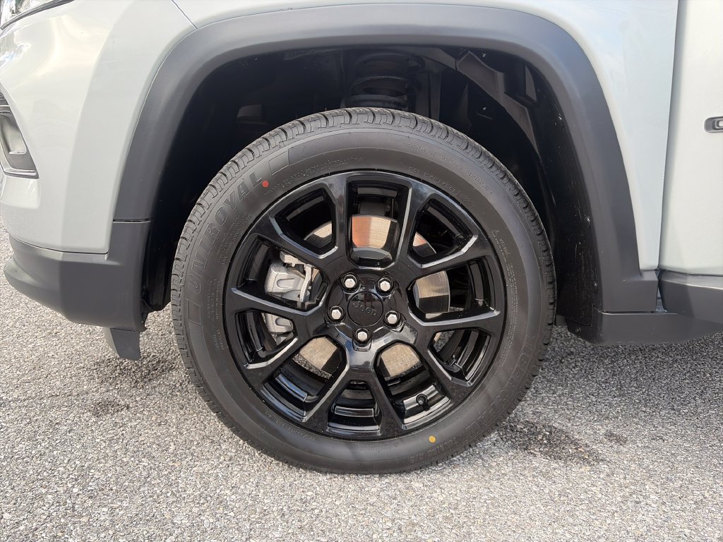 Used 2024 Jeep Compass Latitude w/ Convenience Group AWD/4WD image 26