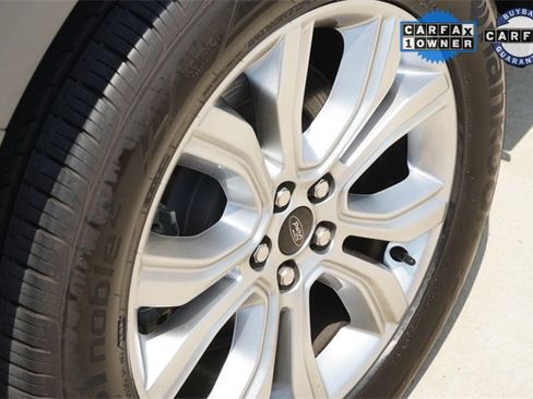 Used 2024 Ford Edge Titanium image 9