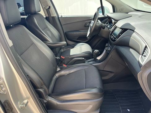 Used 2017 Chevrolet Trax LT w/ Driver Confidence Package AWD/4WD image 27
