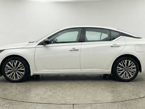 Used 2025 Nissan Altima 2.5 SV FWD image 5