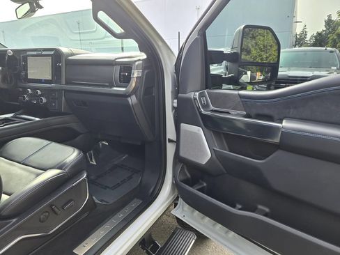 Used 2025 Ford F350 Platinum AWD/4WD image 10