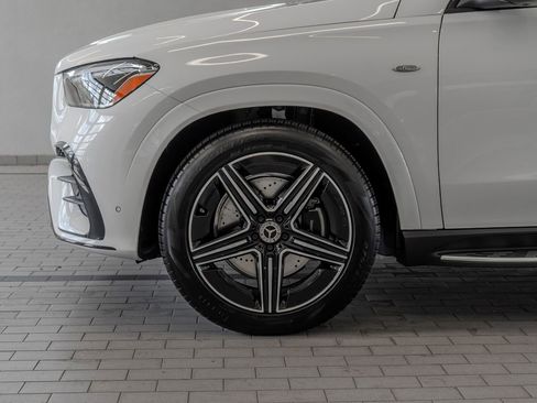 Used 2025 Mercedes-Benz GLE 450e 4MATIC image 4