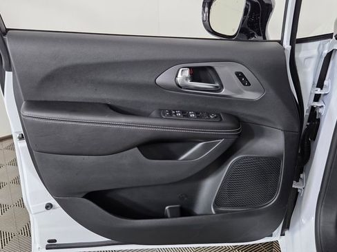 New 2026 Chrysler Pacifica Select FWD image 13