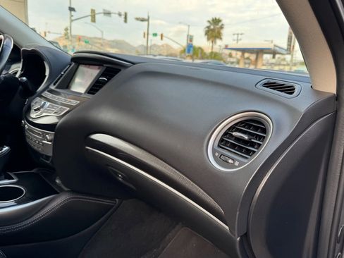 Used 2019 INFINITI QX60 Luxe w/ Essential Package FWD image 30