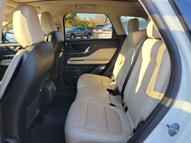 Used 2025 Lincoln Corsair AWD w/ Equipment Group 101A image 28