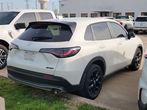 Used 2024 Honda HR-V Sport image 4