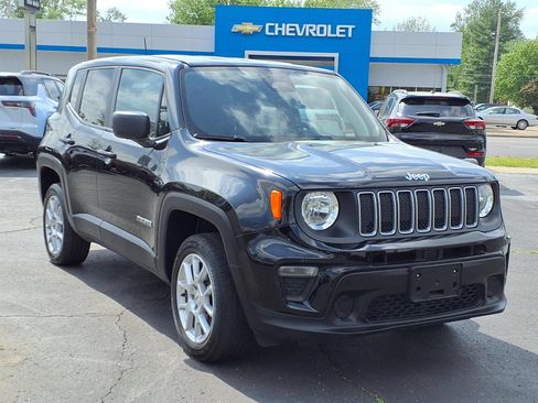 Used 2023 Jeep Renegade Latitude AWD/4WD image 5