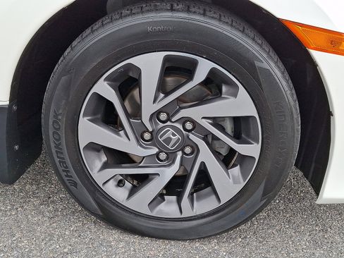 Used 2018 Honda Civic EX image 8