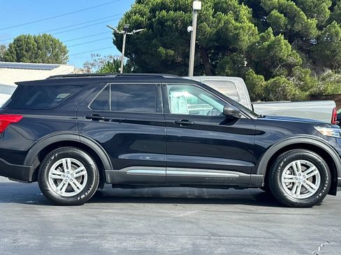 Used 2022 Ford Explorer XLT w/ Equipment Group 202A RWD image 3
