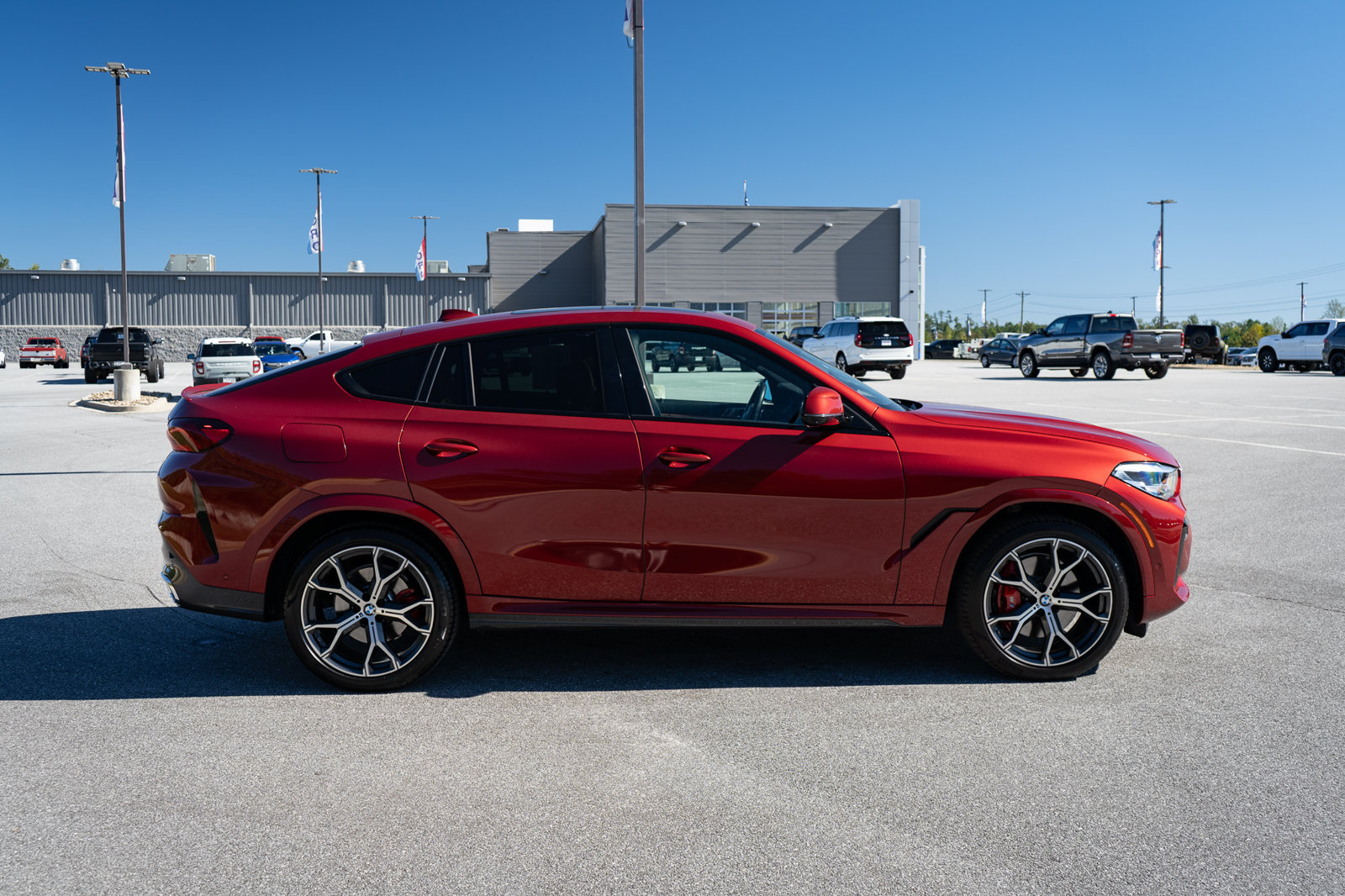 Used 2022 BMW X6 xDrive40i w/ M Sport Package AWD/4WD image 11
