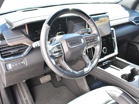 Used 2025 GMC Acadia Denali w/ Super Cruise Package image 13