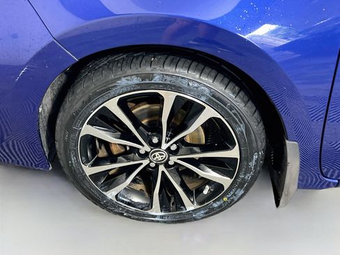 Used 2018 Toyota Corolla SE w/ SE Premium Package FWD image 13