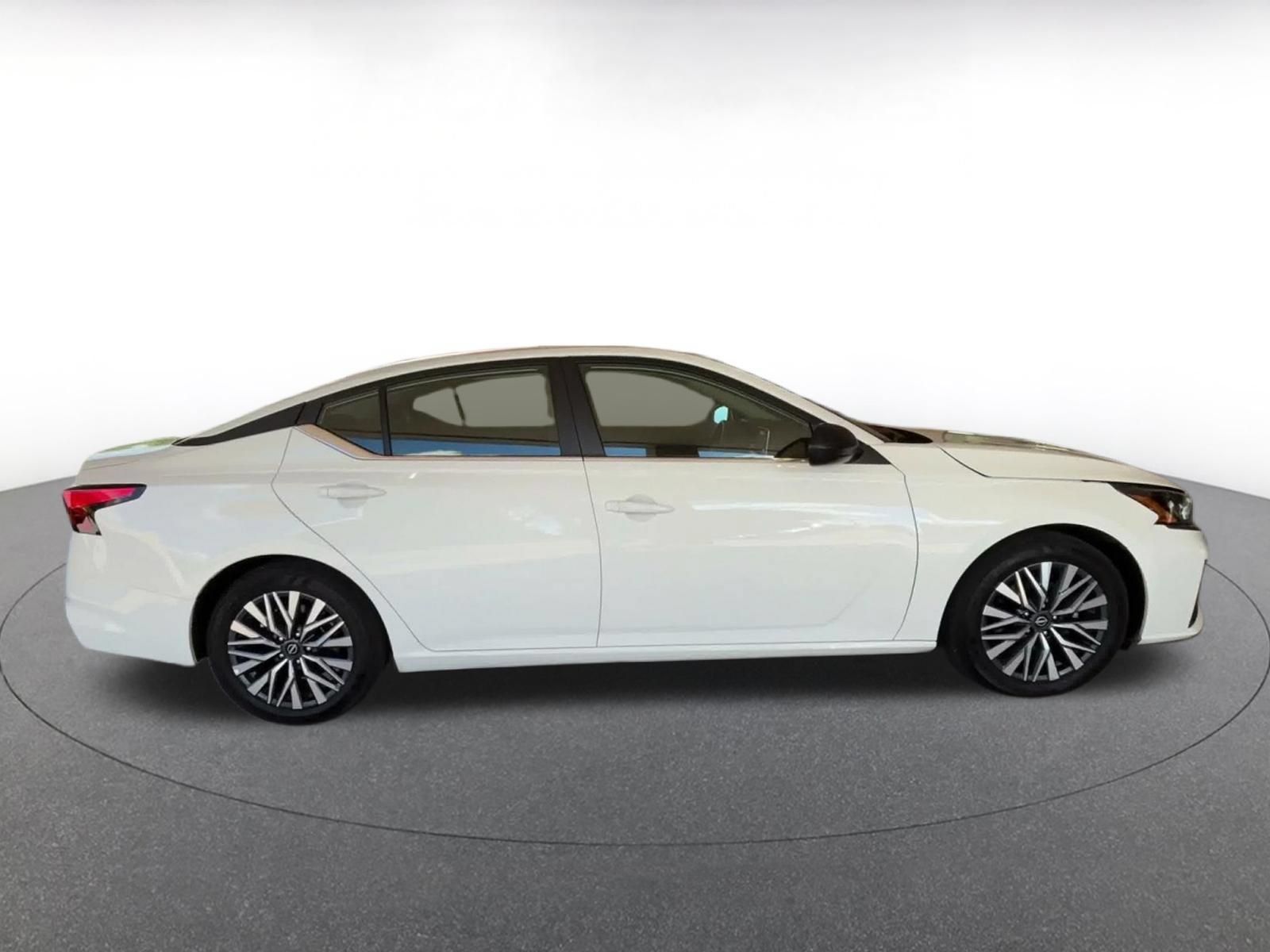 Used 2026 Nissan Altima 2.5 SV FWD image 15