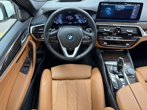 Certified 2023 BMW 530e xDrive w/ Premium Package image 28