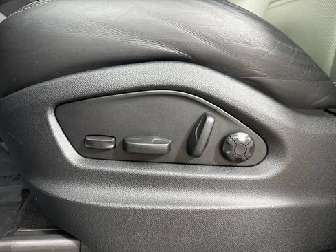 Certified 2024 Porsche Cayenne AWD/4WD image 39