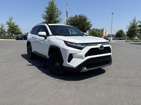 Used 2024 Toyota RAV4 SE w/ Convenience Package AWD/4WD image 2