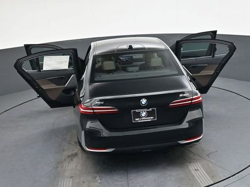 New 2026 BMW 530i xDrive w/ Premium Package AWD/4WD image 38
