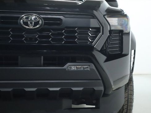 Used 2025 Toyota Tacoma TRD Off-Road AWD/4WD image 7