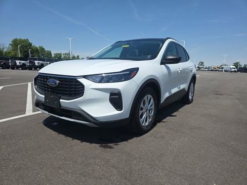 Certified 2023 Ford Escape Active w/ Tech Pack #1 FWD image 2