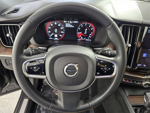 Used 2021 Volvo XC60 T5 Inscription w/ Protection Package Premier image 18