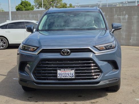 Used 2024 Toyota Grand Highlander AWD image 2