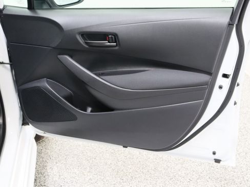 Used 2025 Toyota Corolla LE FWD image 31