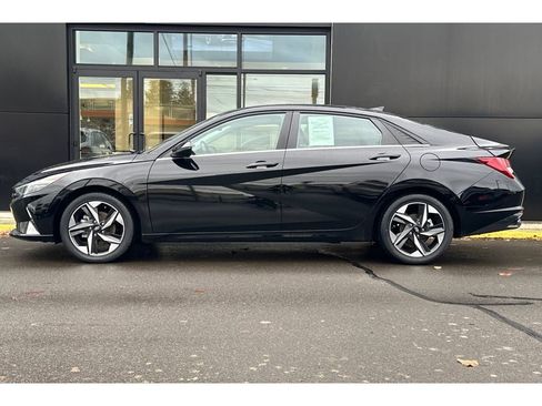 Used 2023 Hyundai Elantra Limited image 9